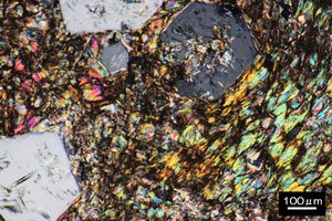 セリサイトの薄片（直交ニコル）